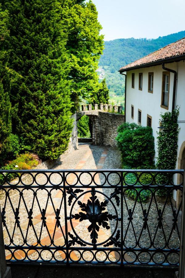 Castello Degli Angeli Hotel Carobbio degli Angeli Exterior photo