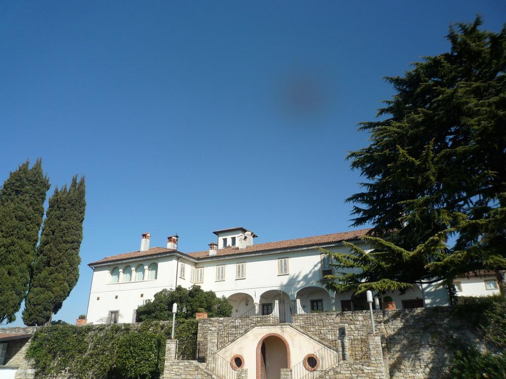 Castello Degli Angeli Hotel Carobbio degli Angeli Exterior photo